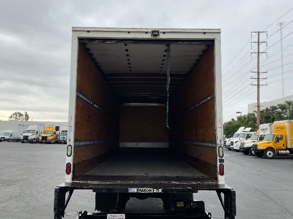 Medium Duty Box Truck-Light and Medium Duty Trucks-Hino-2017-268-Fontana-CA-217,261\n\t\tmiles-$ 43,000 - Image 8