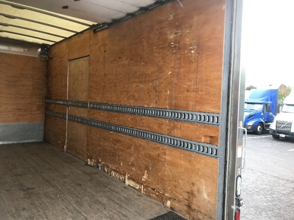 Medium Duty Box Truck-Light and Medium Duty Trucks-Hino-2017-268-Harrisburg-PA-101,655\n\t\tmiles-$ 44,750 - Image 12