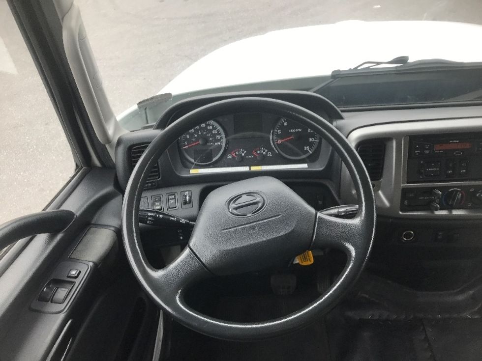 Medium Duty Box Truck-Light and Medium Duty Trucks-Hino-2017-268-Harrisburg-PA-101,655\n\t\tmiles-$ 44,750 - Image 18