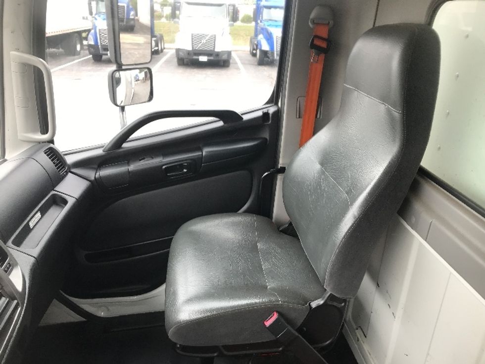 Medium Duty Box Truck-Light and Medium Duty Trucks-Hino-2017-268-Harrisburg-PA-101,655\n\t\tmiles-$ 44,750 - Image 19