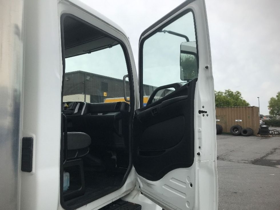 Medium Duty Box Truck-Light and Medium Duty Trucks-Hino-2017-268-Harrisburg-PA-101,655\n\t\tmiles-$ 44,750 - Image 20