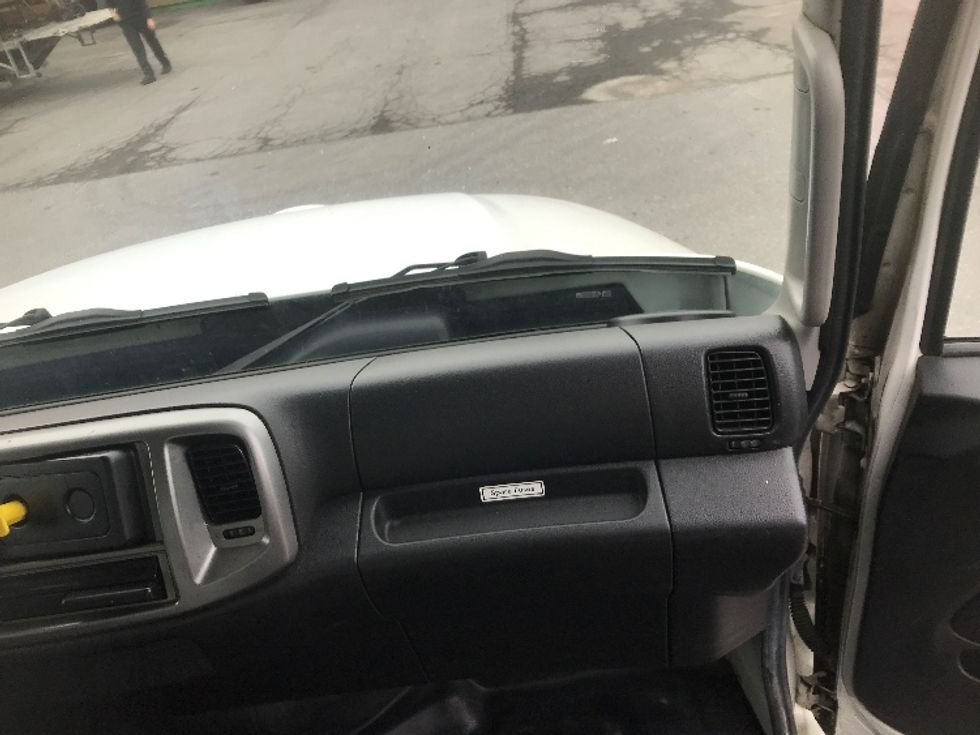 Medium Duty Box Truck-Light and Medium Duty Trucks-Hino-2017-268-Harrisburg-PA-101,655\n\t\tmiles-$ 44,750 - Image 21