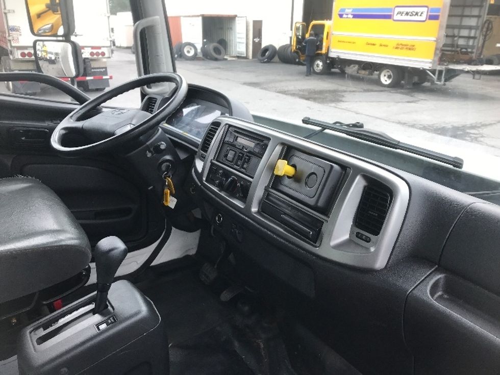 Medium Duty Box Truck-Light and Medium Duty Trucks-Hino-2017-268-Harrisburg-PA-101,655\n\t\tmiles-$ 44,750 - Image 22