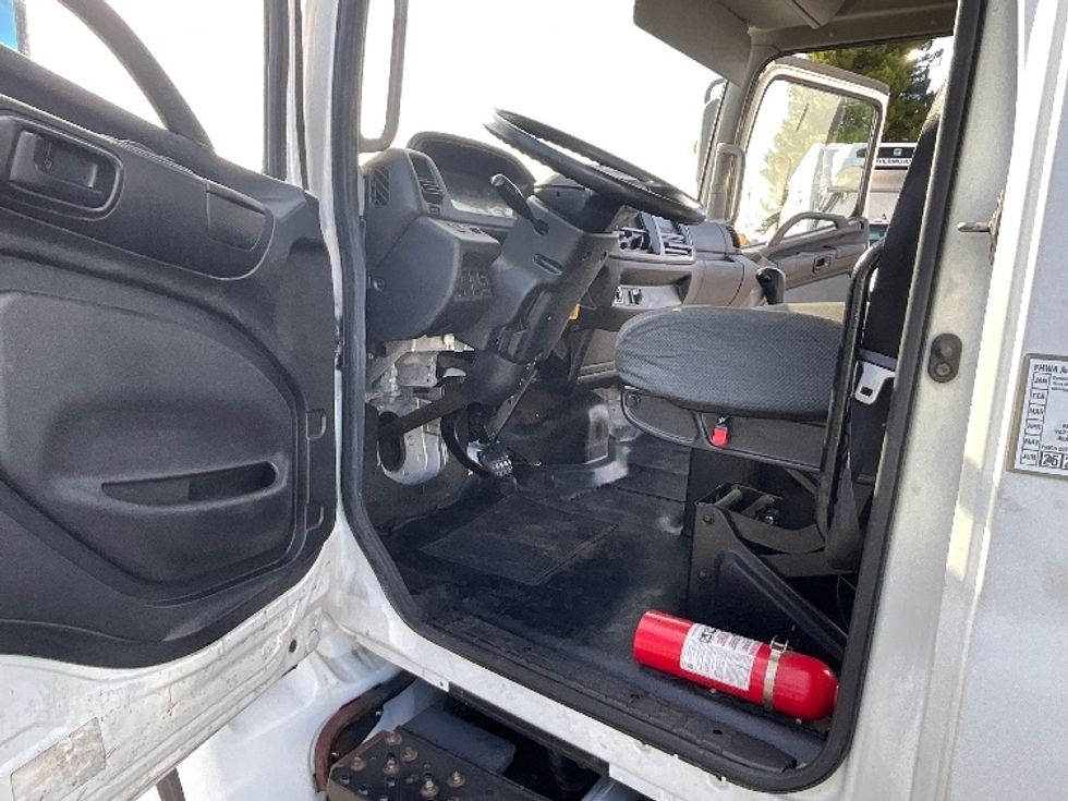 Medium Duty Box Truck-Light and Medium Duty Trucks-Hino-2017-268-Hayward-CA-87,886\n\t\tmiles-$ 52,750 - Image 16