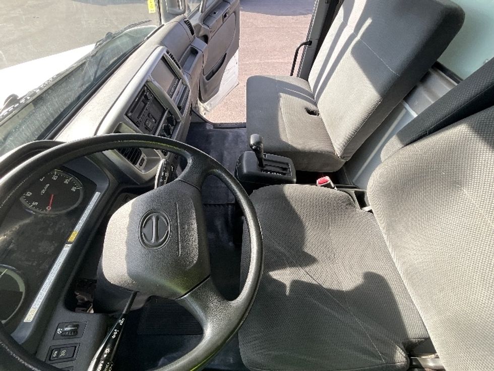 Medium Duty Box Truck-Light and Medium Duty Trucks-Hino-2017-268-Hayward-CA-87,886\n\t\tmiles-$ 52,750 - Image 19