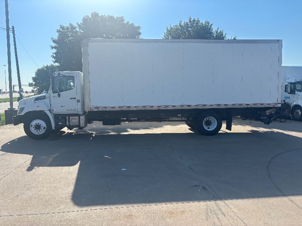 Medium Duty Box Truck-Light and Medium Duty Trucks-Hino-2017-268-Houston-TX-110,943\n\t\tmiles-$ 54,000 - Image 4