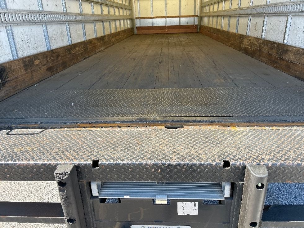 2017 Hino Conventional Type Truck photo 10