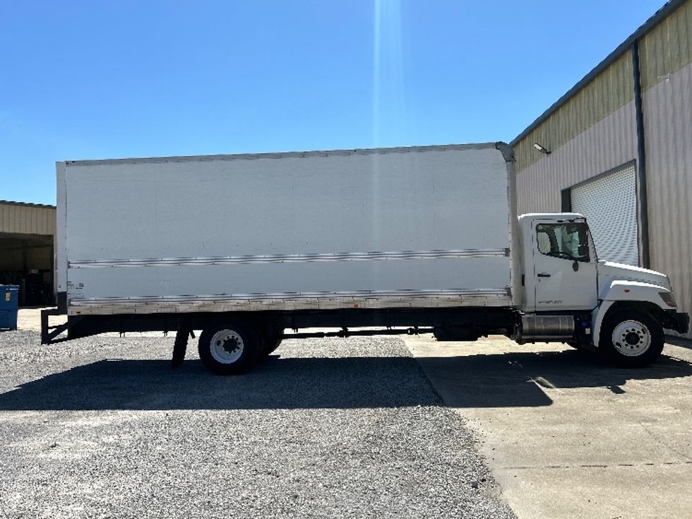 2017 Hino Conventional Type Truck photo 13