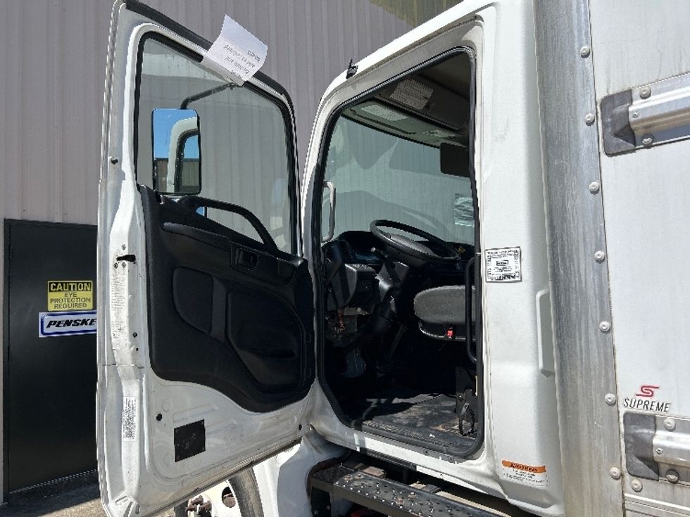 2017 Hino Conventional Type Truck photo 14