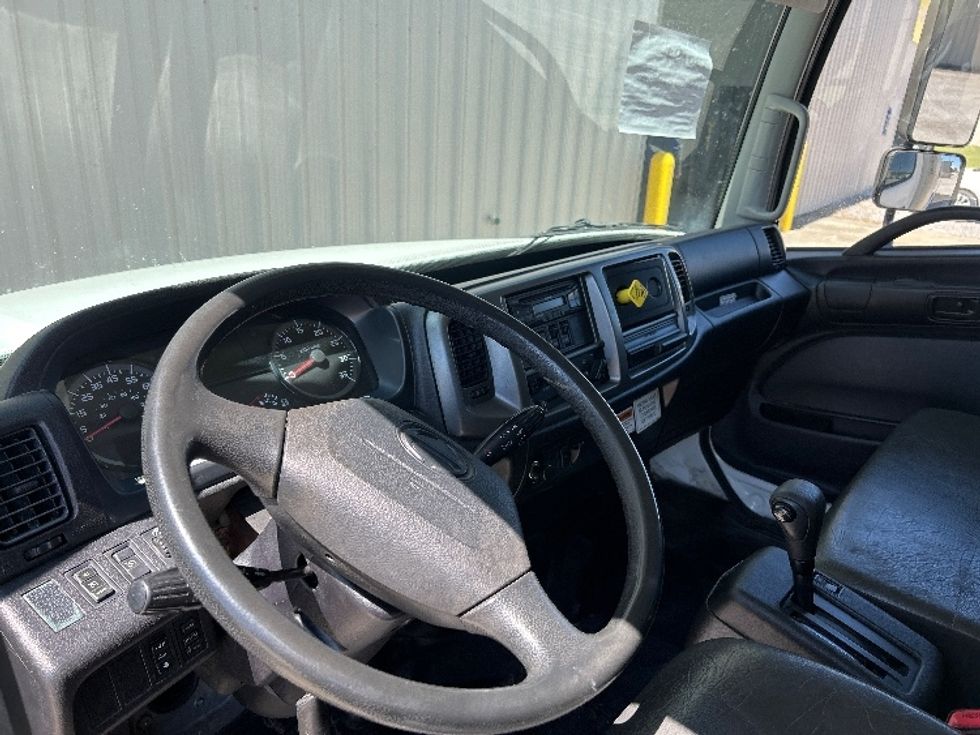 2017 Hino Conventional Type Truck photo 15