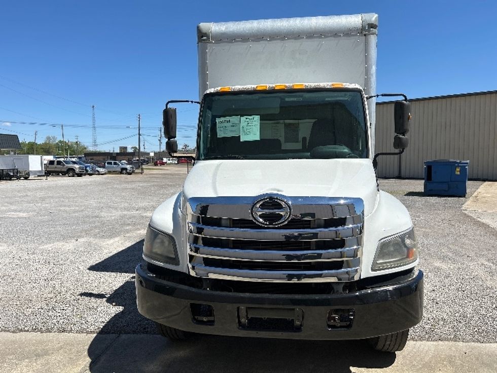 2017 Hino Conventional Type Truck photo 2