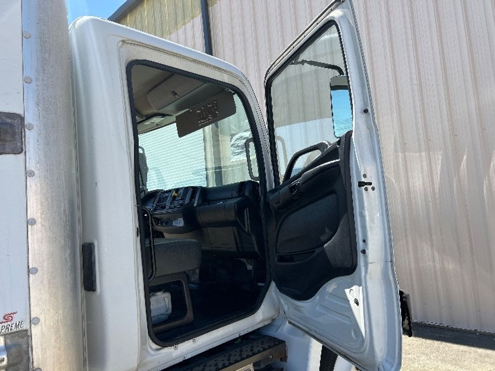 2017 Hino Conventional Type Truck photo 18