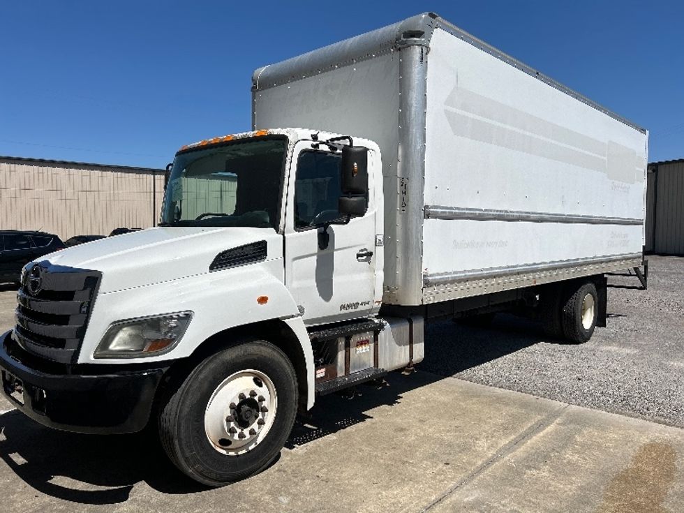 2017 Hino Conventional Type Truck photo 3
