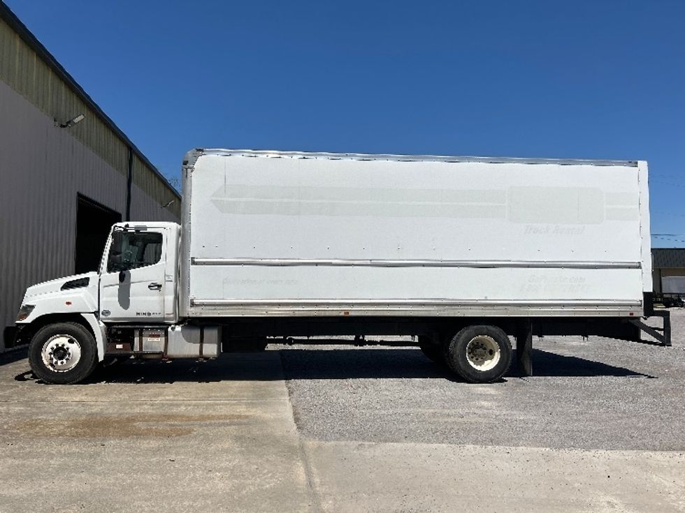2017 Hino Conventional Type Truck photo 4