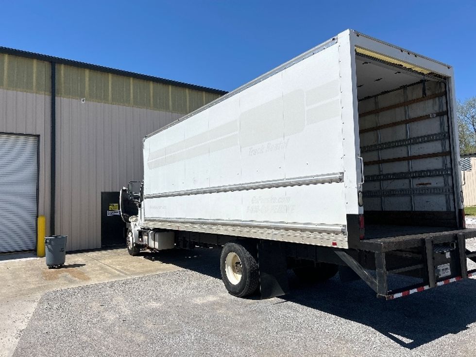 2017 Hino Conventional Type Truck photo 6