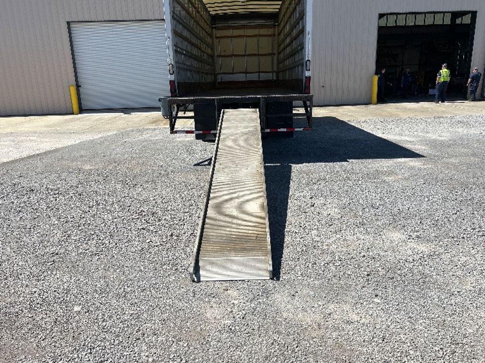 2017 Hino Conventional Type Truck photo 9