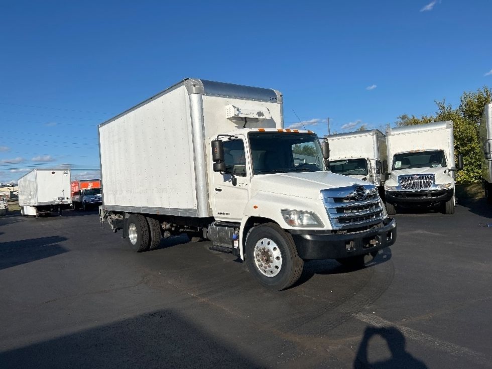 Medium Duty Box Truck-Light and Medium Duty Trucks-Hino-2017-268-Indianapolis-IN-84,243\n\t\tmiles-$ 47,750 - Image 1