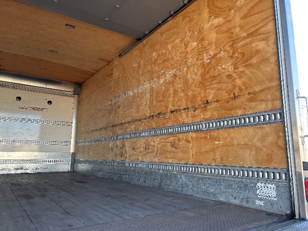 Medium Duty Box Truck-Light and Medium Duty Trucks-Hino-2017-268-Indianapolis-IN-84,243\n\t\tmiles-$ 47,750 - Image 12