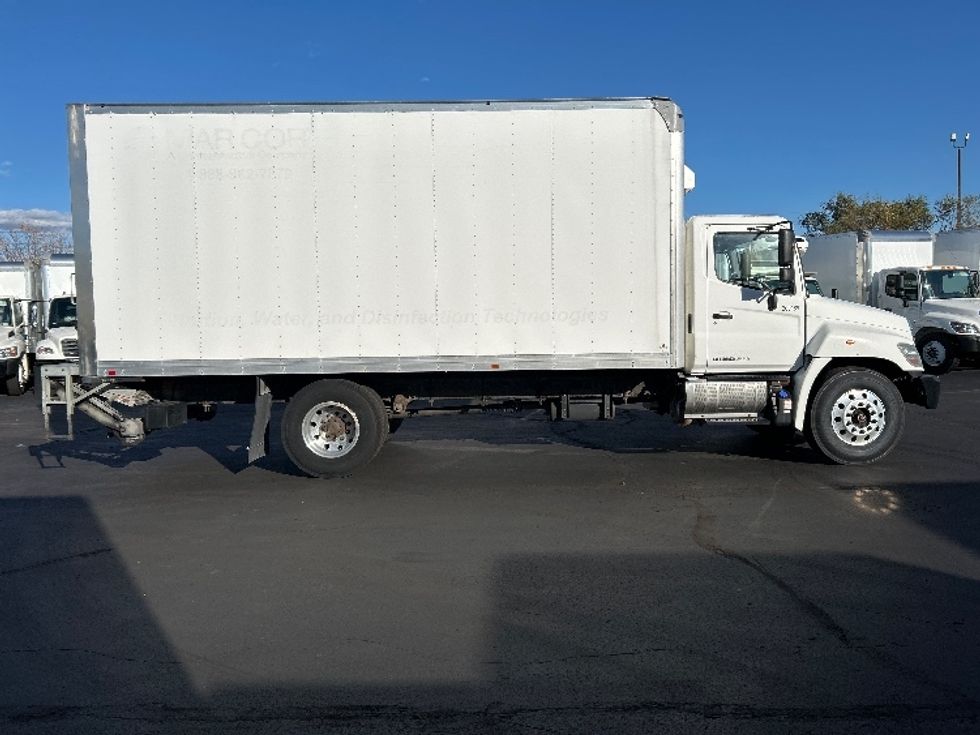 Medium Duty Box Truck-Light and Medium Duty Trucks-Hino-2017-268-Indianapolis-IN-84,243\n\t\tmiles-$ 47,750 - Image 15