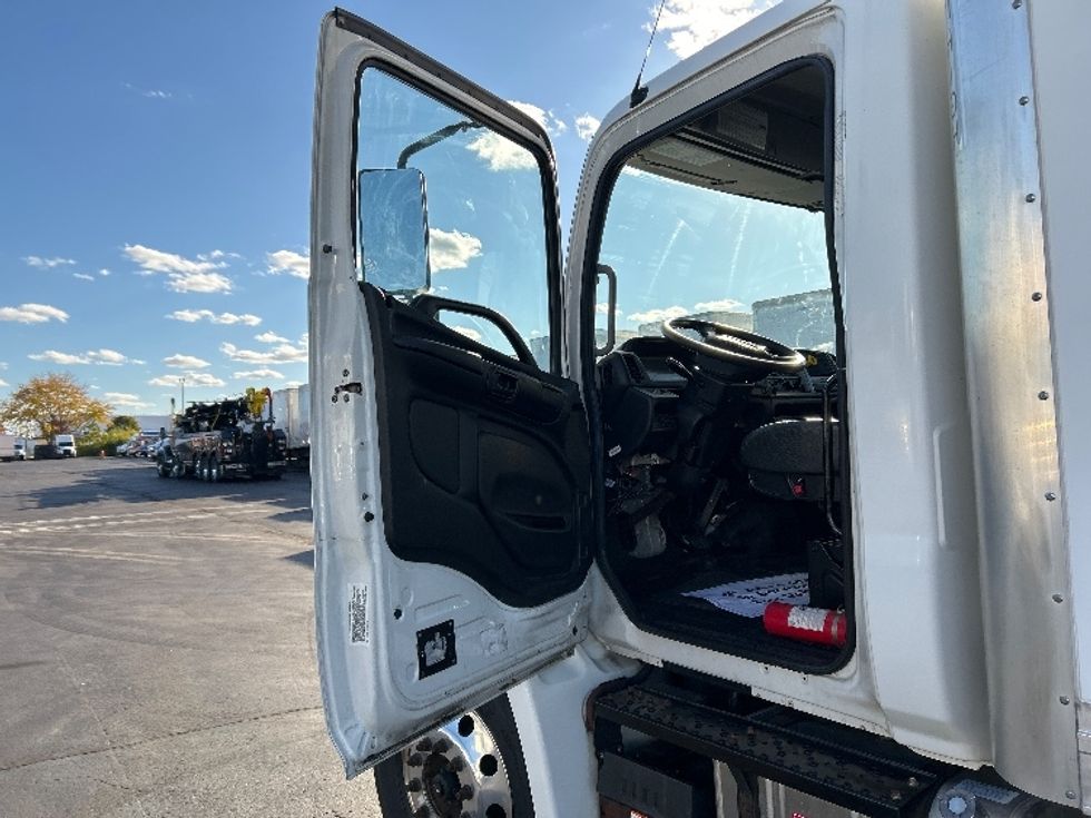 Medium Duty Box Truck-Light and Medium Duty Trucks-Hino-2017-268-Indianapolis-IN-84,243\n\t\tmiles-$ 47,750 - Image 16