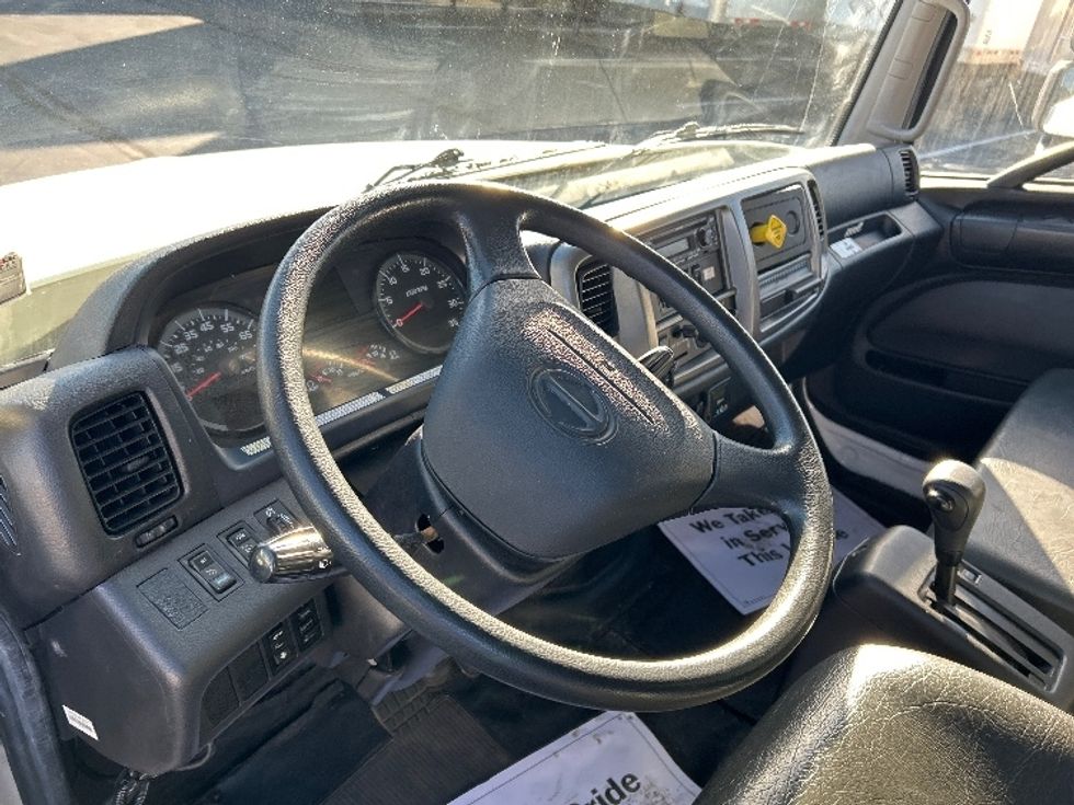 Medium Duty Box Truck-Light and Medium Duty Trucks-Hino-2017-268-Indianapolis-IN-84,243\n\t\tmiles-$ 47,750 - Image 17