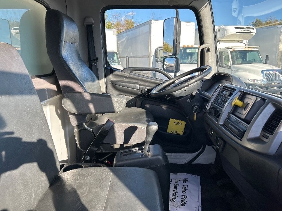 Medium Duty Box Truck-Light and Medium Duty Trucks-Hino-2017-268-Indianapolis-IN-84,243\n\t\tmiles-$ 47,750 - Image 22
