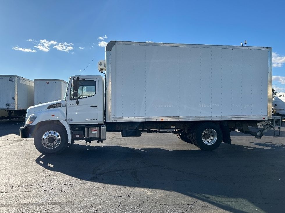 Medium Duty Box Truck-Light and Medium Duty Trucks-Hino-2017-268-Indianapolis-IN-84,243\n\t\tmiles-$ 47,750 - Image 4