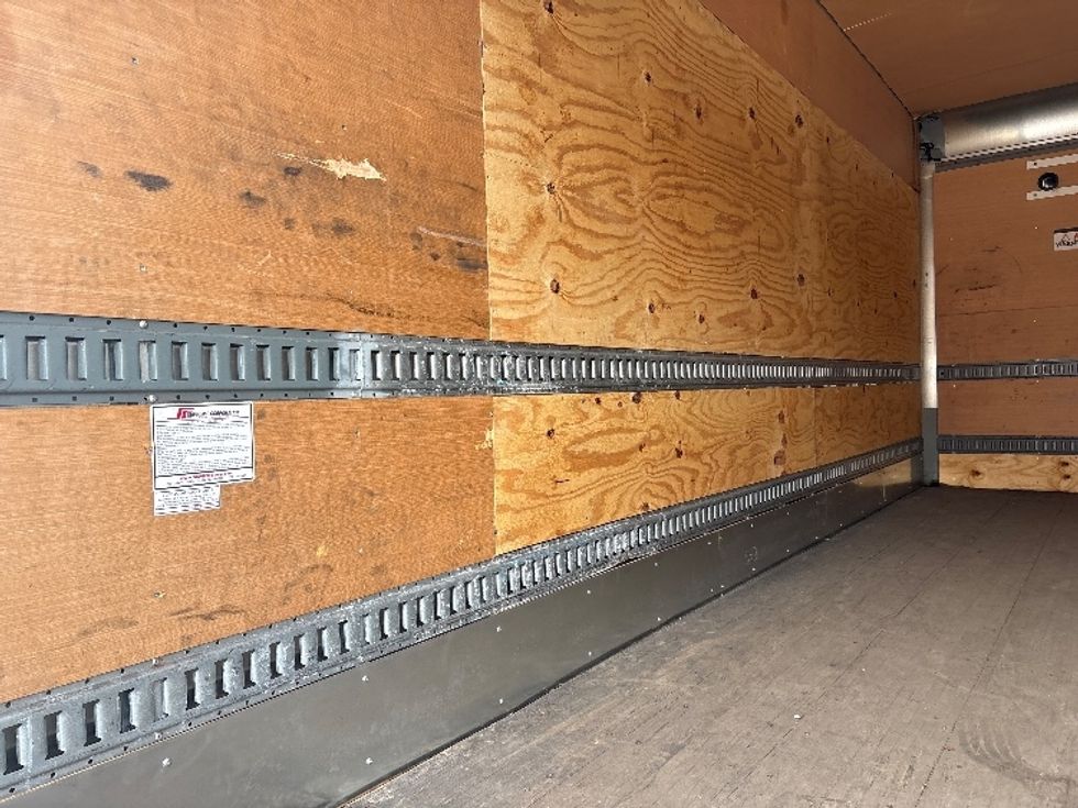 Medium Duty Box Truck-Light and Medium Duty Trucks-Hino-2017-268-Mebane-NC-184,584\n\t\tmiles-$ 40,250 - Image 11