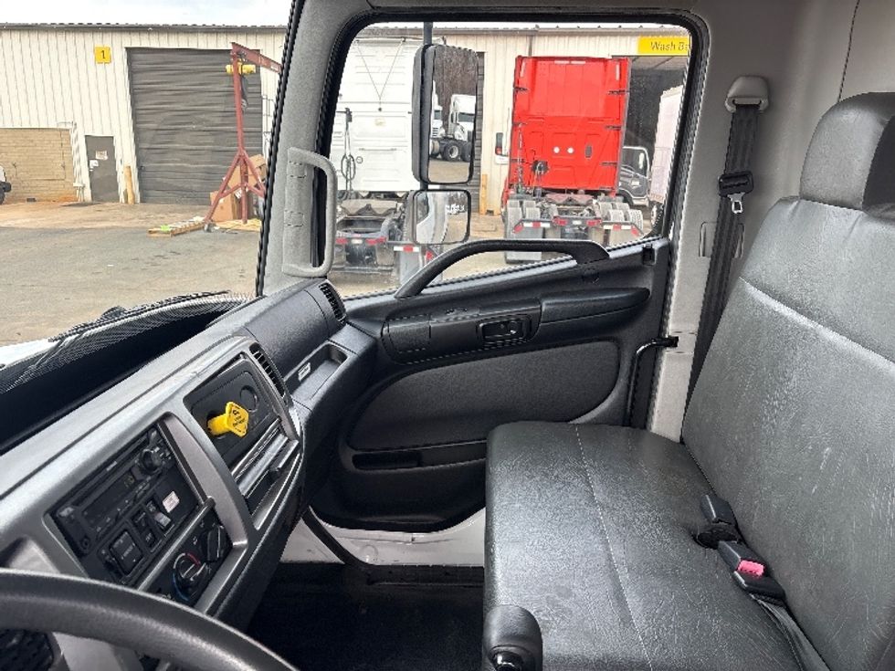 Medium Duty Box Truck-Light and Medium Duty Trucks-Hino-2017-268-Mebane-NC-184,584\n\t\tmiles-$ 40,250 - Image 19