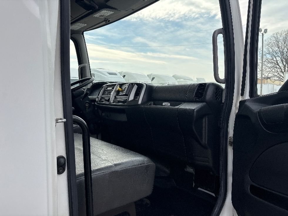 Medium Duty Box Truck-Light and Medium Duty Trucks-Hino-2017-268-Mebane-NC-184,584\n\t\tmiles-$ 40,250 - Image 20