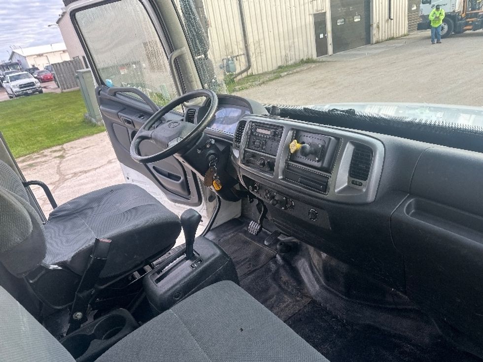 Medium Duty Box Truck-Light and Medium Duty Trucks-Hino-2017-268-North Fond Du Lac-WI-441,308\n\t\tmiles-$ 11,500 - Image 22