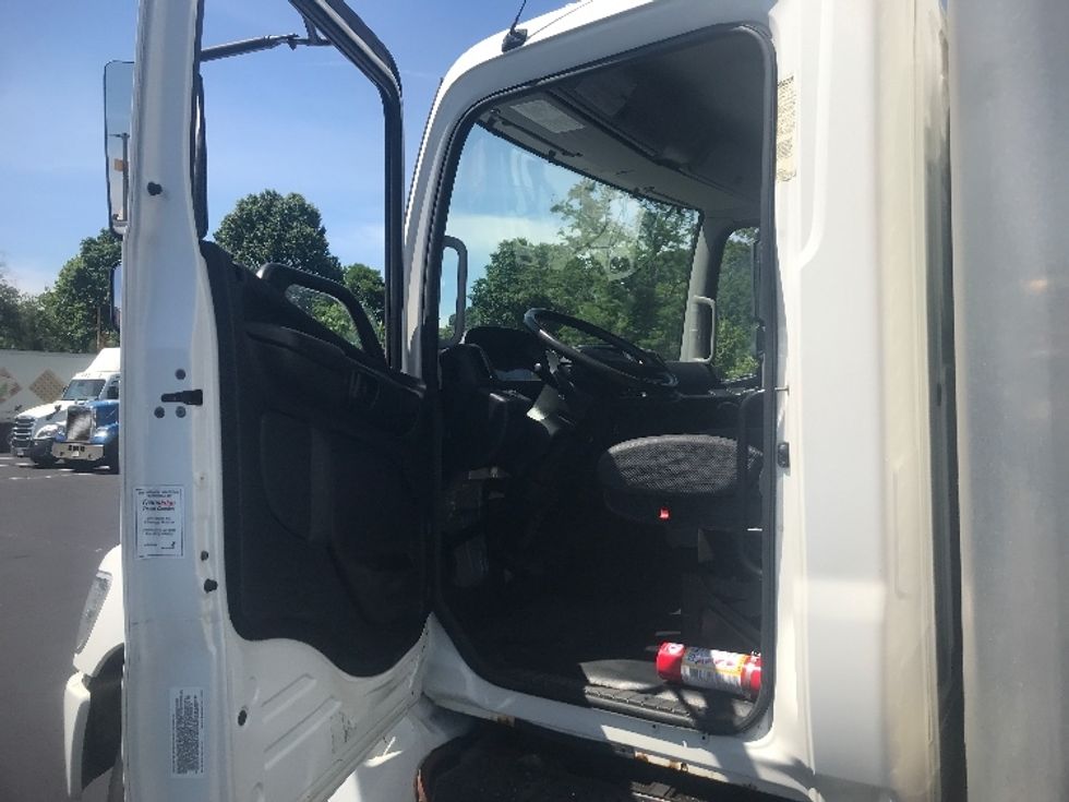 Medium Duty Box Truck-Light and Medium Duty Trucks-Hino-2017-268-Pittsburgh-PA-143,298\n\t\tmiles-$ 41,750 - Image 15
