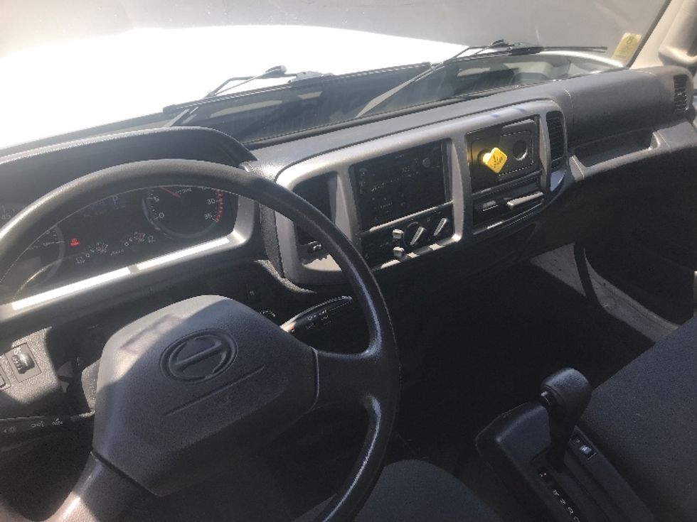 Medium Duty Box Truck-Light and Medium Duty Trucks-Hino-2017-268-Pittsburgh-PA-143,298\n\t\tmiles-$ 41,750 - Image 17
