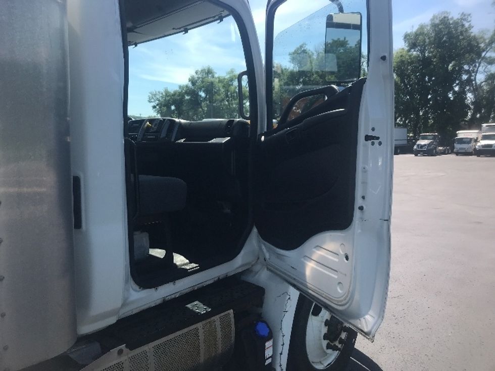 Medium Duty Box Truck-Light and Medium Duty Trucks-Hino-2017-268-Pittsburgh-PA-143,298\n\t\tmiles-$ 41,750 - Image 19