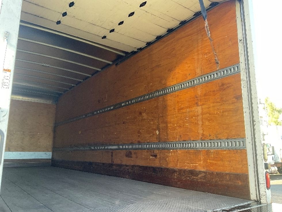 Medium Duty Box Truck-Light and Medium Duty Trucks-Hino-2017-268-Torrance-CA-211,327\n\t\tmiles-$ 43,750 - Image 12