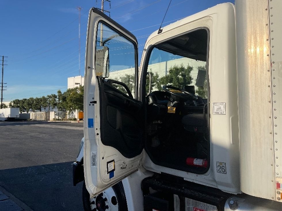 Medium Duty Box Truck-Light and Medium Duty Trucks-Hino-2017-268-Torrance-CA-211,327\n\t\tmiles-$ 43,750 - Image 16