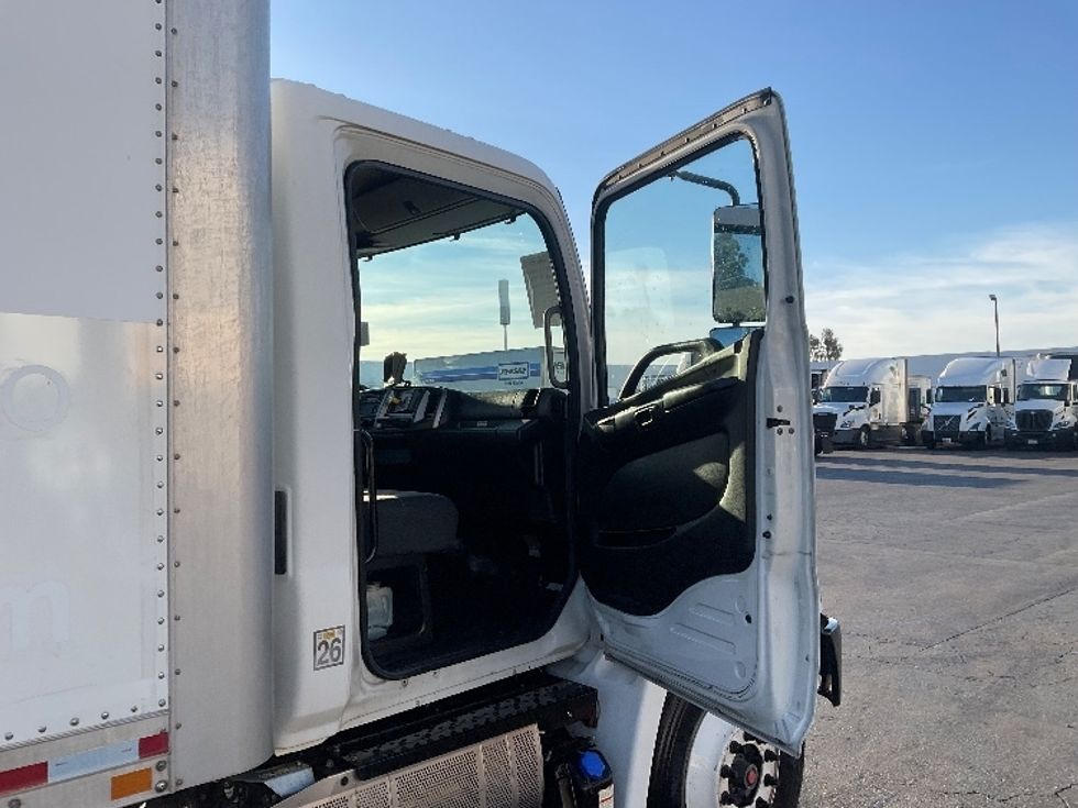 Medium Duty Box Truck-Light and Medium Duty Trucks-Hino-2017-268-Torrance-CA-211,327\n\t\tmiles-$ 43,750 - Image 20
