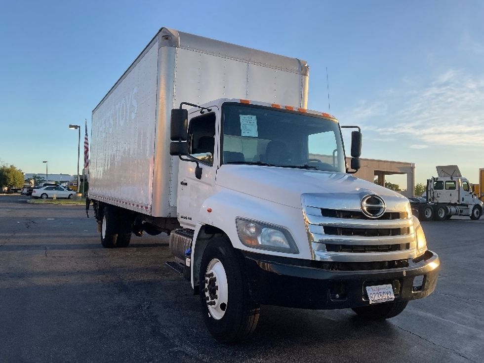 Medium Duty Box Truck-Light and Medium Duty Trucks-Hino-2017-268-Torrance-CA-221,413\n\t\tmiles-$ 42,250 - Image 1