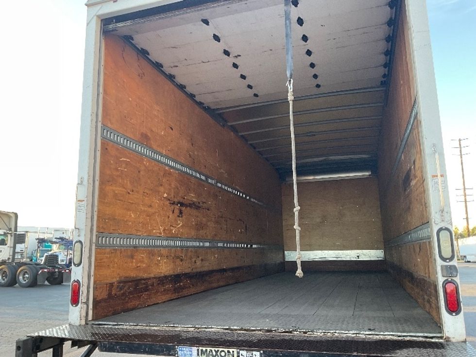 Medium Duty Box Truck-Light and Medium Duty Trucks-Hino-2017-268-Torrance-CA-221,413\n\t\tmiles-$ 42,250 - Image 11