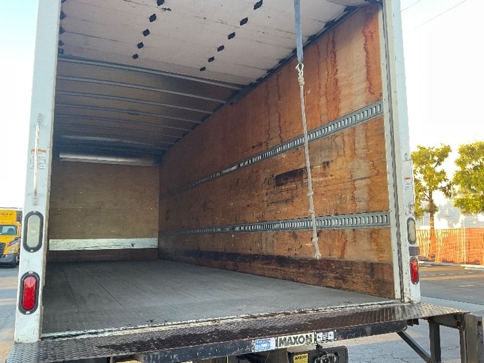 Medium Duty Box Truck-Light and Medium Duty Trucks-Hino-2017-268-Torrance-CA-221,413\n\t\tmiles-$ 42,250 - Image 12