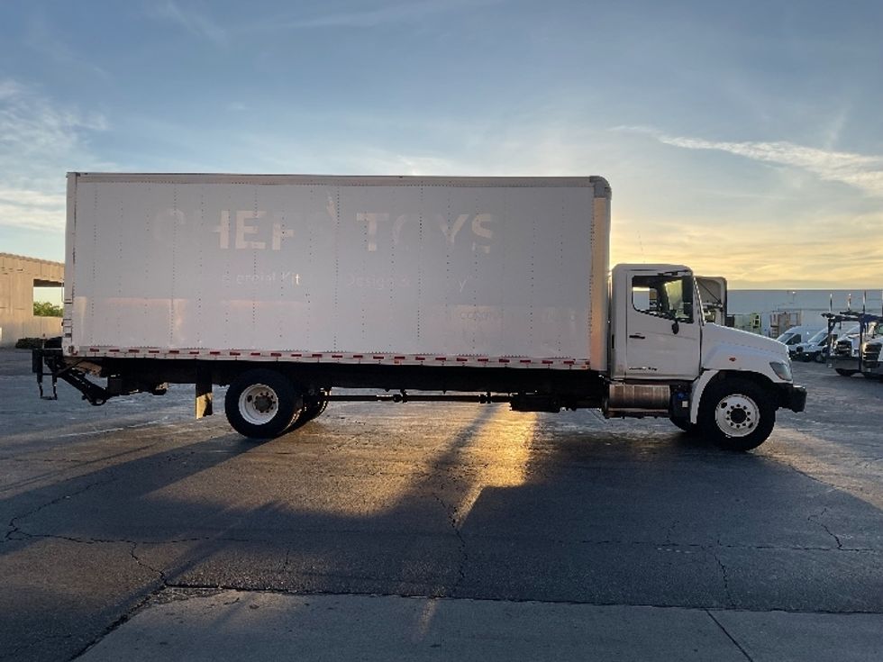 Medium Duty Box Truck-Light and Medium Duty Trucks-Hino-2017-268-Torrance-CA-221,413\n\t\tmiles-$ 42,250 - Image 15