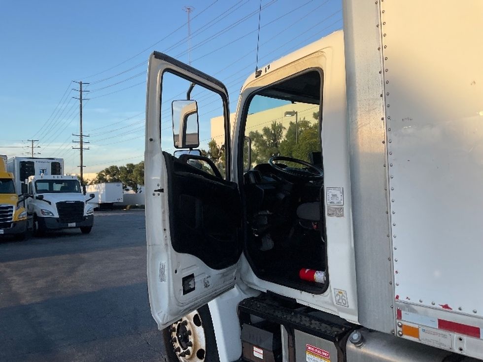 Medium Duty Box Truck-Light and Medium Duty Trucks-Hino-2017-268-Torrance-CA-221,413\n\t\tmiles-$ 42,250 - Image 16