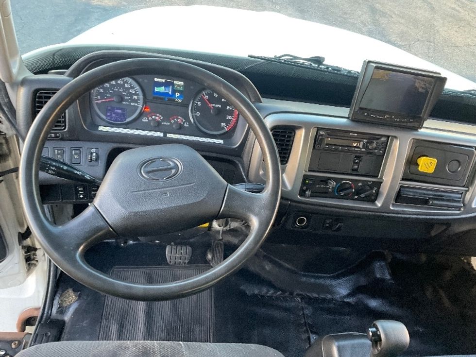 Medium Duty Box Truck-Light and Medium Duty Trucks-Hino-2017-268-Torrance-CA-221,413\n\t\tmiles-$ 42,250 - Image 19