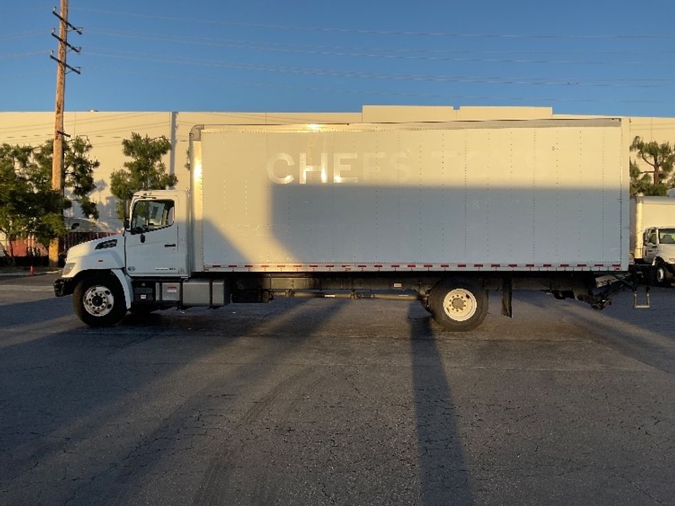 Medium Duty Box Truck-Light and Medium Duty Trucks-Hino-2017-268-Torrance-CA-221,413\n\t\tmiles-$ 42,250 - Image 4