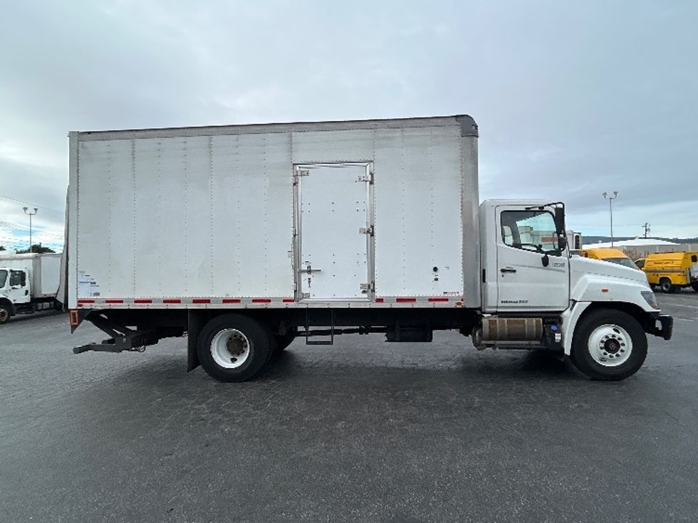Medium Duty Box Truck-Light and Medium Duty Trucks-Hino-2017-268-West Sacramento-CA-61,310\n\t\tmiles-$ 51,250 - Image 15