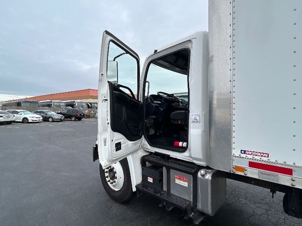Medium Duty Box Truck-Light and Medium Duty Trucks-Hino-2017-268-West Sacramento-CA-61,310\n\t\tmiles-$ 51,250 - Image 16