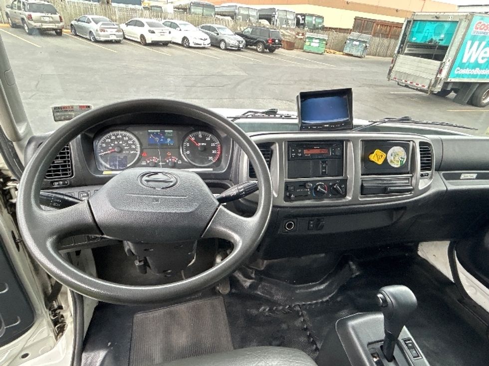Medium Duty Box Truck-Light and Medium Duty Trucks-Hino-2017-268-West Sacramento-CA-61,310\n\t\tmiles-$ 51,250 - Image 18
