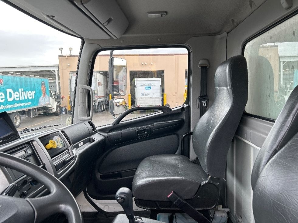 Medium Duty Box Truck-Light and Medium Duty Trucks-Hino-2017-268-West Sacramento-CA-61,310\n\t\tmiles-$ 51,250 - Image 19