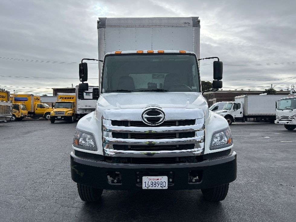 Medium Duty Box Truck-Light and Medium Duty Trucks-Hino-2017-268-West Sacramento-CA-61,310\n\t\tmiles-$ 51,250 - Image 2
