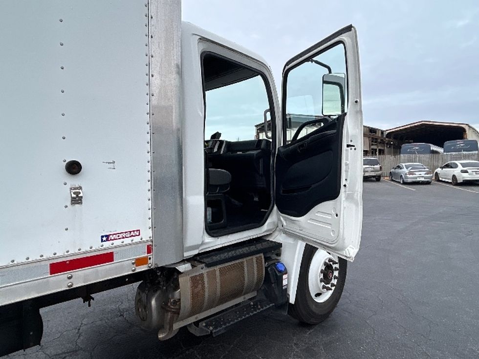 Medium Duty Box Truck-Light and Medium Duty Trucks-Hino-2017-268-West Sacramento-CA-61,310\n\t\tmiles-$ 51,250 - Image 20